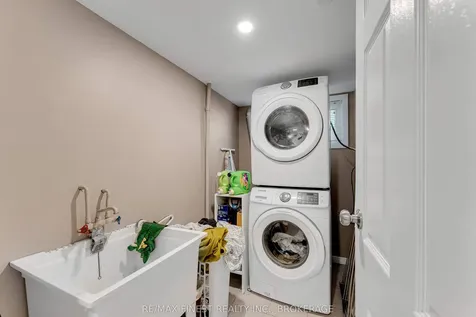158 Lakeview Avenue Kingston ON K7M 3T7