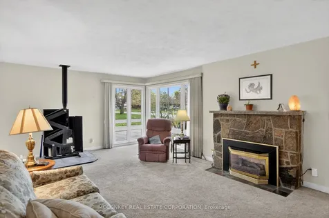 834 Crowley Crescent Peterborough ON K9J 6P7