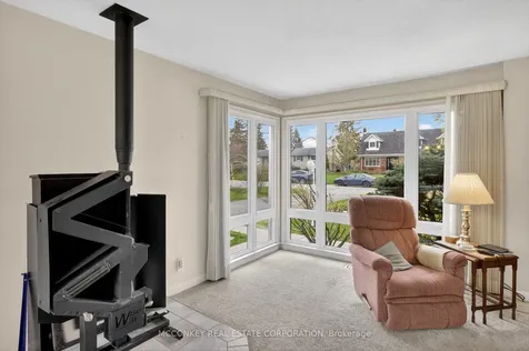 834 Crowley Crescent Peterborough ON K9J 6P7