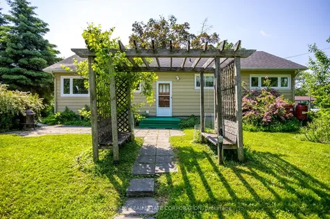 834 Crowley Crescent Peterborough ON K9J 6P7