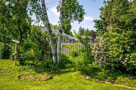 834 Crowley Crescent Peterborough ON K9J 6P7
