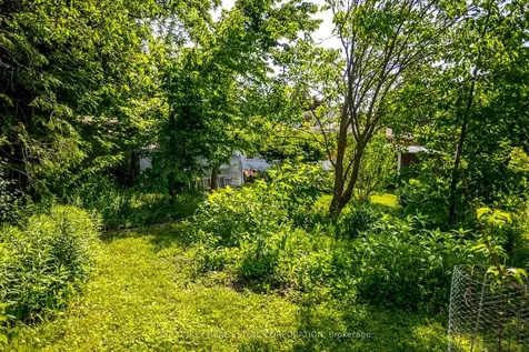 834 Crowley Crescent Peterborough ON K9J 6P7