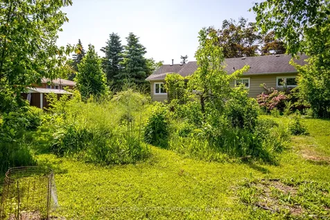 834 Crowley Crescent Peterborough ON K9J 6P7