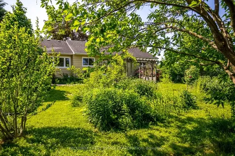 834 Crowley Crescent Peterborough ON K9J 6P7