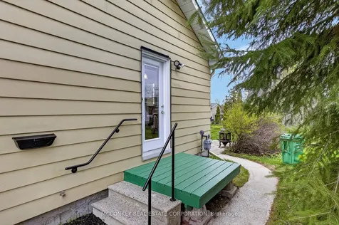 834 Crowley Crescent Peterborough ON K9J 6P7
