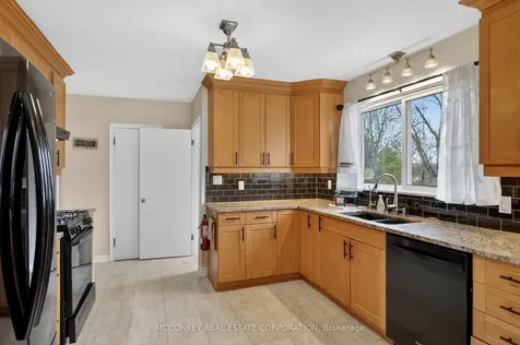 834 Crowley Crescent Peterborough ON K9J 6P7