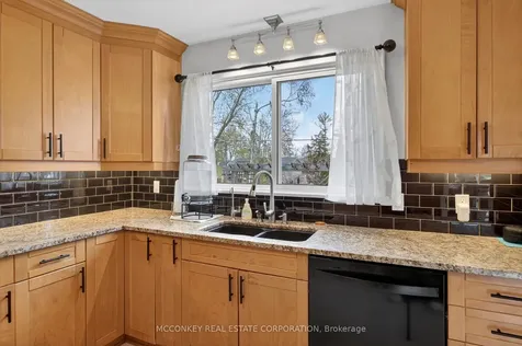 834 Crowley Crescent Peterborough ON K9J 6P7