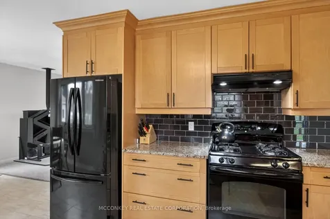 834 Crowley Crescent Peterborough ON K9J 6P7