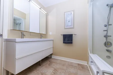 15 Oak Drive Niagara-on-the-lake ON L0S 1J0