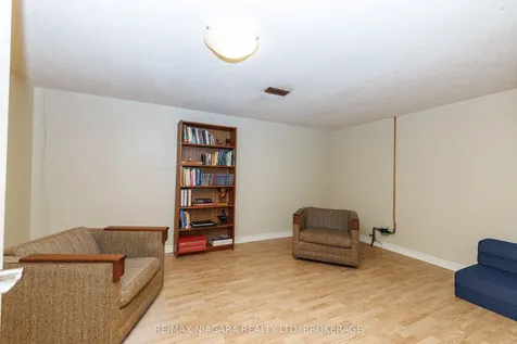 15 Oak Drive Niagara-on-the-lake ON L0S 1J0