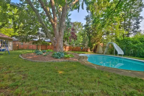15 Oak Drive Niagara-on-the-lake ON L0S 1J0