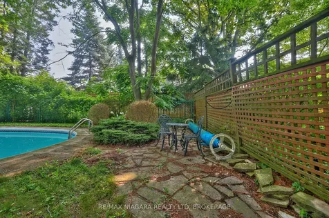 15 Oak Drive Niagara-on-the-lake ON L0S 1J0