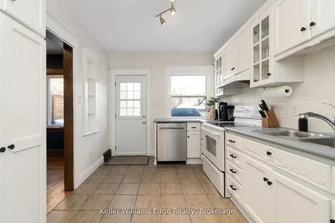 37 Wexford Avenue S Hamilton ON L8K 2N5