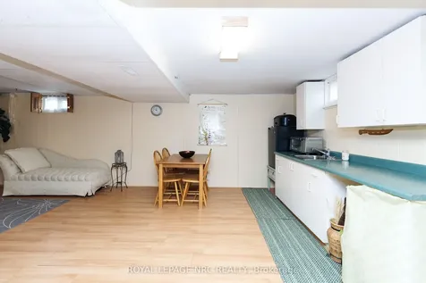 16 Rosemore Road St. Catharines ON L2S 1A8