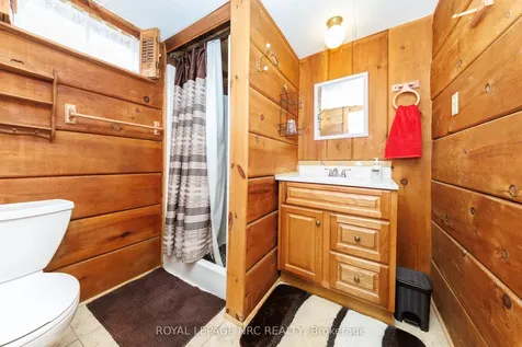 16 Rosemore Road St. Catharines ON L2S 1A8
