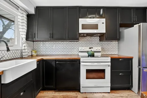 75 Berrisfield Crescent Hamilton ON L8T 4X1
