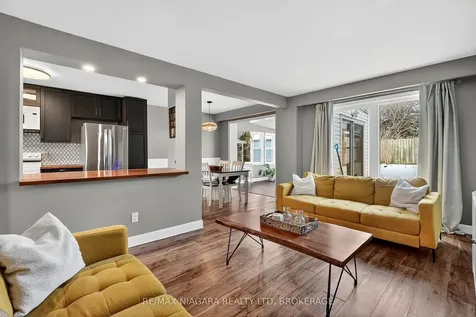 75 Berrisfield Crescent Hamilton ON L8T 4X1