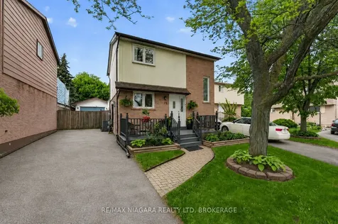 75 Berrisfield Crescent Hamilton ON L8T 4X1