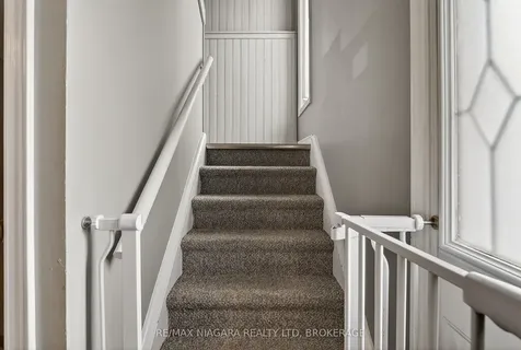 75 Berrisfield Crescent Hamilton ON L8T 4X1