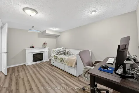 75 Berrisfield Crescent Hamilton ON L8T 4X1