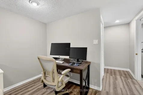75 Berrisfield Crescent Hamilton ON L8T 4X1