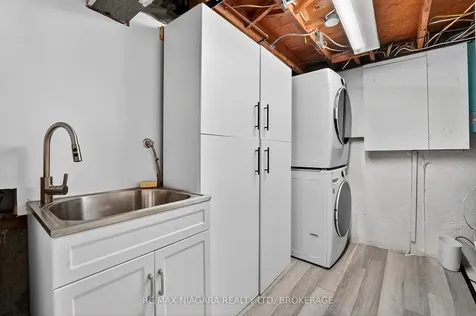 75 Berrisfield Crescent Hamilton ON L8T 4X1