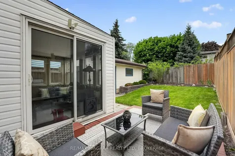75 Berrisfield Crescent Hamilton ON L8T 4X1