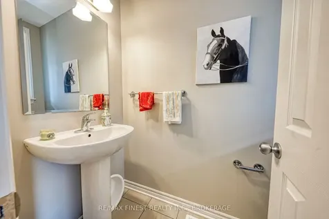 1123 Barrow Avenue Kingston ON K7M 0G5