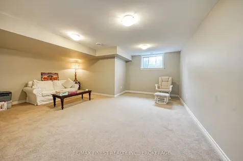 1123 Barrow Avenue Kingston ON K7M 0G5