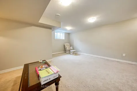 1123 Barrow Avenue Kingston ON K7M 0G5