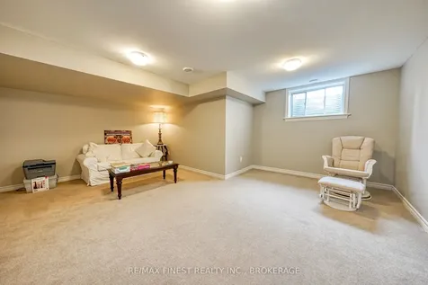 1123 Barrow Avenue Kingston ON K7M 0G5