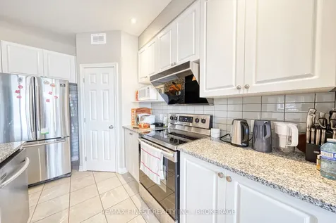1123 Barrow Avenue Kingston ON K7M 0G5