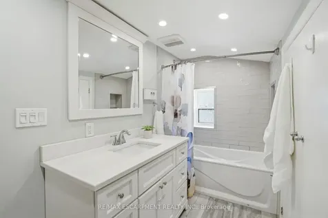 279 Park Street W Hamilton ON L9H 1Y6