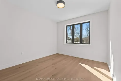 371 Maple Ridge Drive Kingston ON K7M 5P1