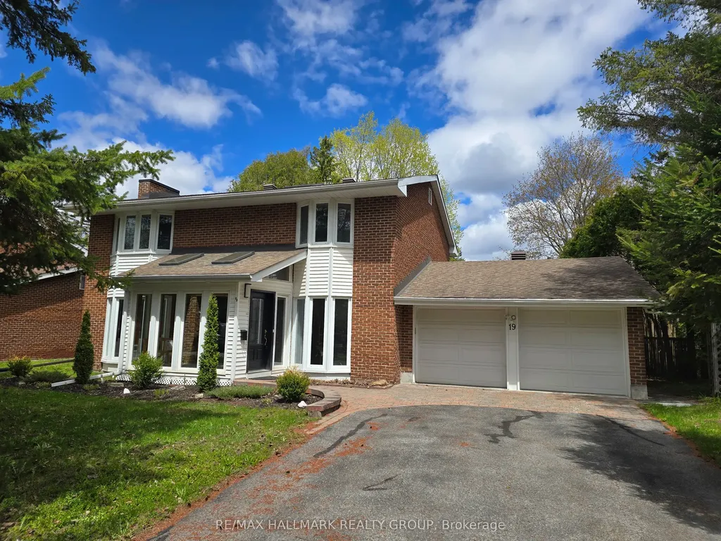 19 Kingsford Crescent Kanata ON K2K 1T5