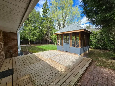 19 Kingsford Crescent Kanata ON K2K 1T5