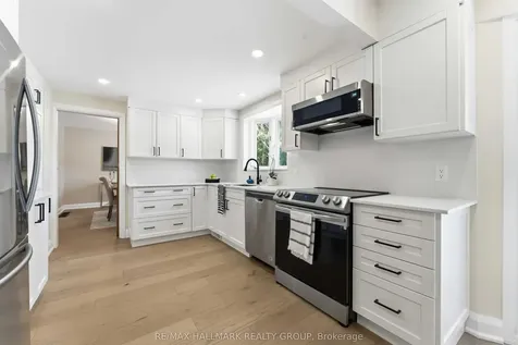 19 Kingsford Crescent Kanata ON K2K 1T5
