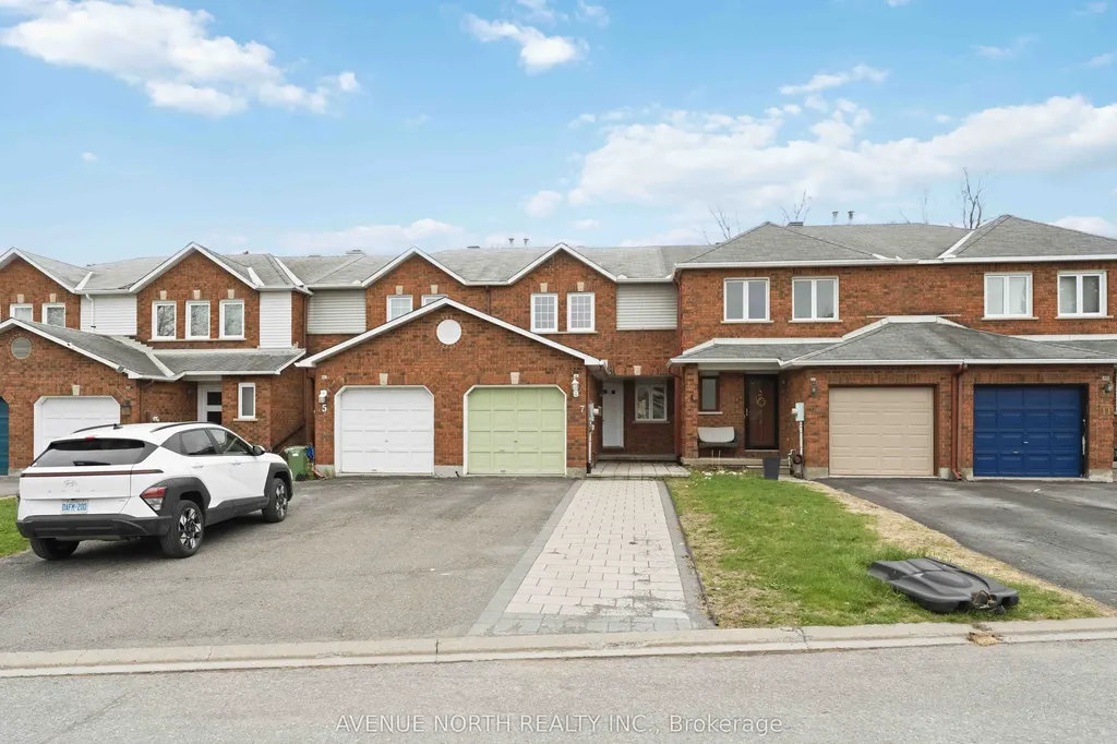 7 Hendrie Court Kanata ON K2L 4A4