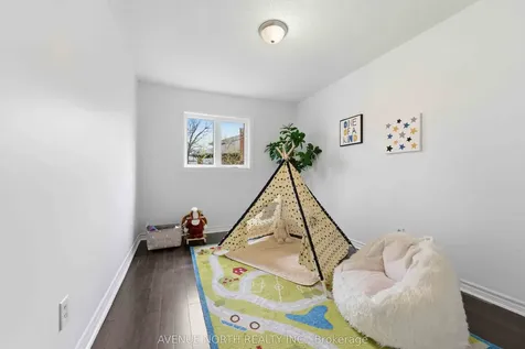 7 Hendrie Court Kanata ON K2L 4A4
