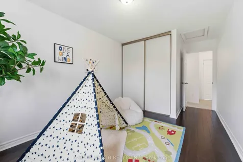 7 Hendrie Court Kanata ON K2L 4A4