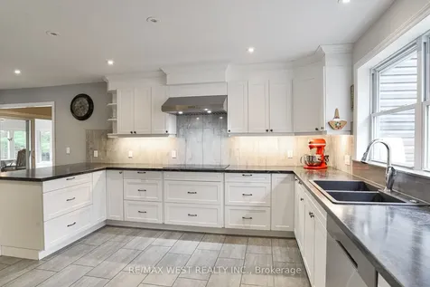 4945 Muskoka 117 Road Lake Of Bays ON P0A 1E0