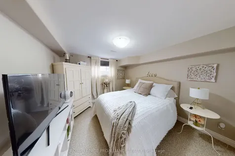 23 Ledgerock Court Quinte West ON K8R 0A1