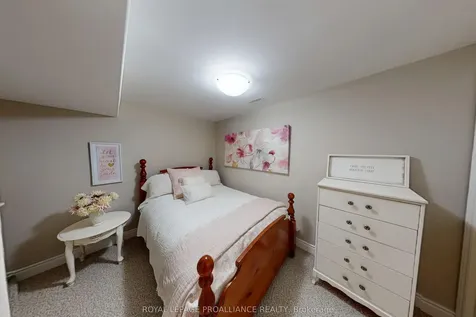 23 Ledgerock Court Quinte West ON K8R 0A1