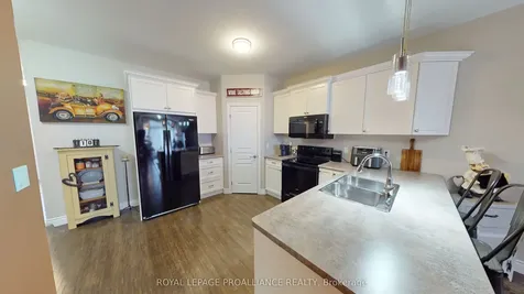 23 Ledgerock Court Quinte West ON K8R 0A1