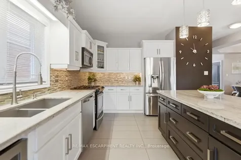 64 Onyx Court Hamilton ON L8W 4A3