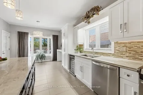 64 Onyx Court Hamilton ON L8W 4A3
