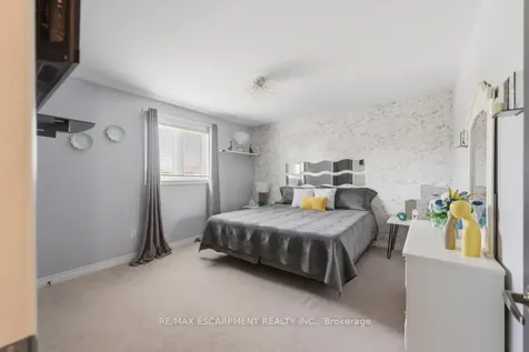 64 Onyx Court Hamilton ON L8W 4A3