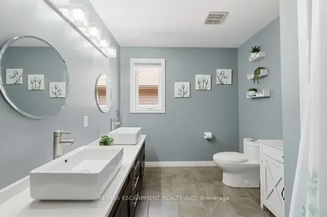 64 Onyx Court Hamilton ON L8W 4A3