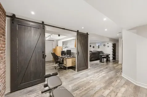 64 Onyx Court Hamilton ON L8W 4A3