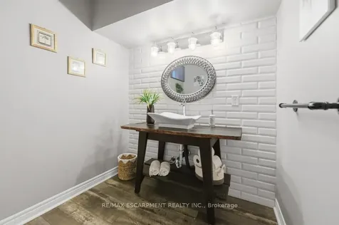 64 Onyx Court Hamilton ON L8W 4A3